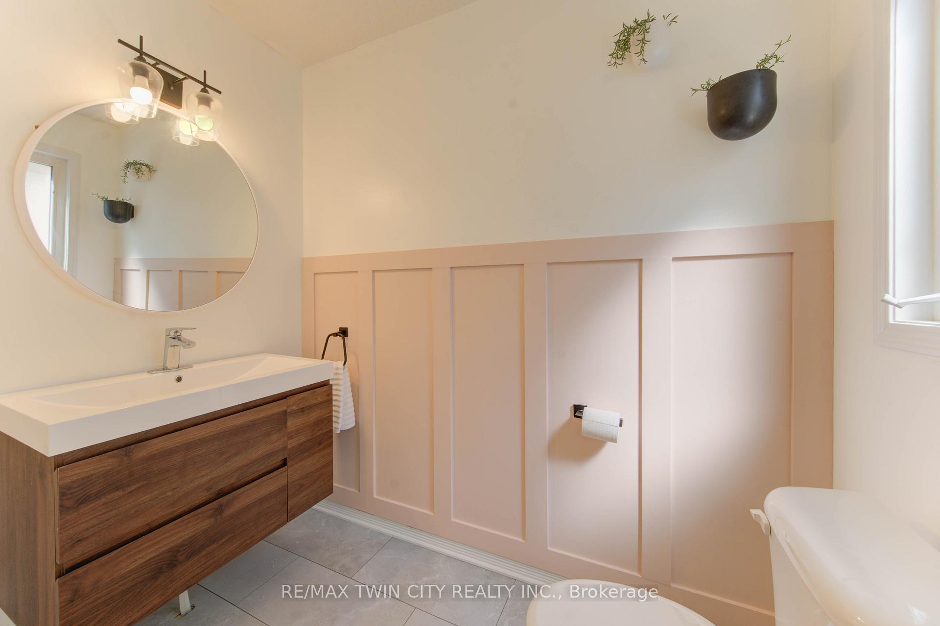 Photo 12 of 224 Sunny Meadow Court, Kitchener — HOMEH