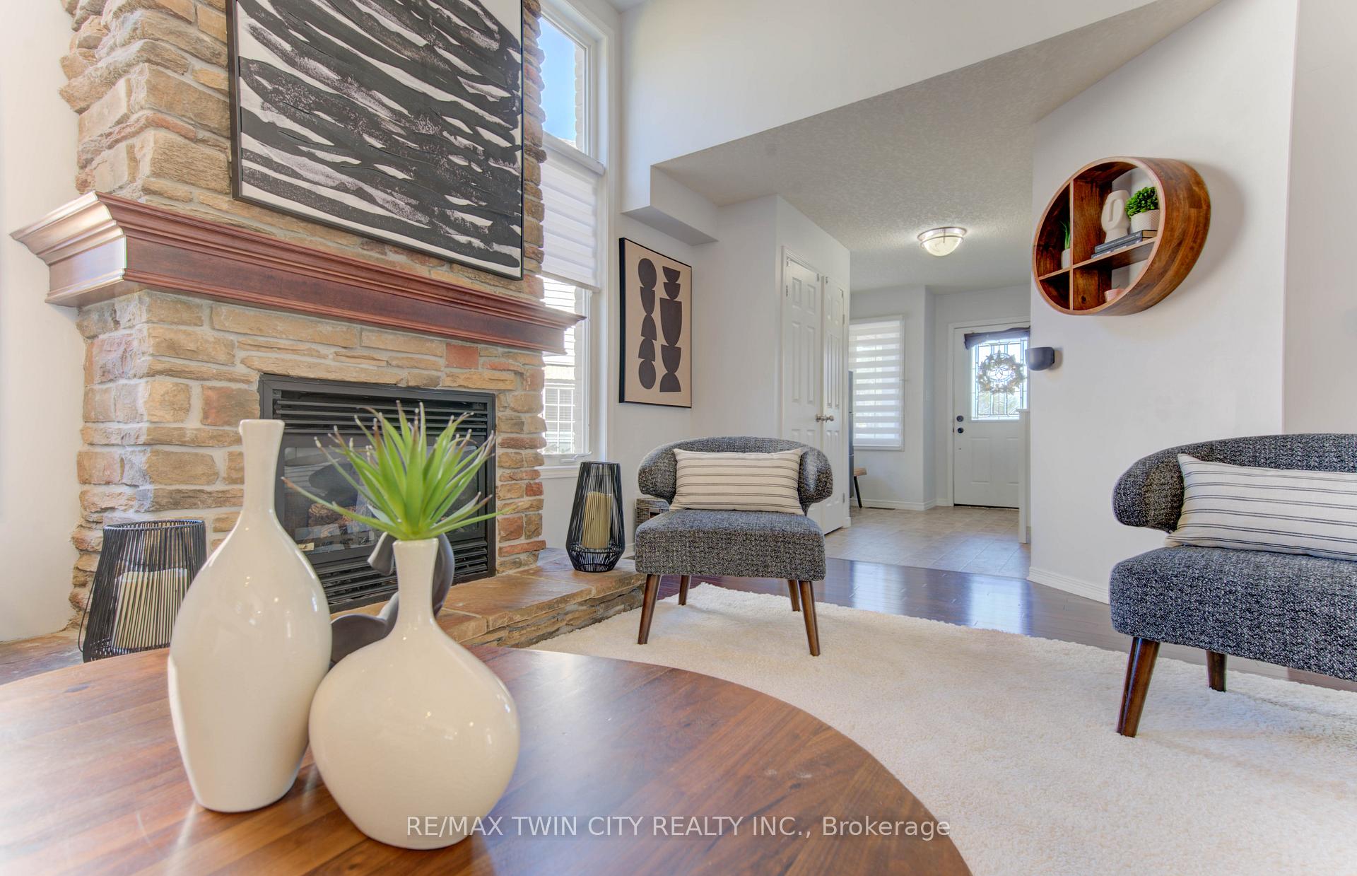 Photo 13 of 224 Sunny Meadow Court, Kitchener — HOMEH