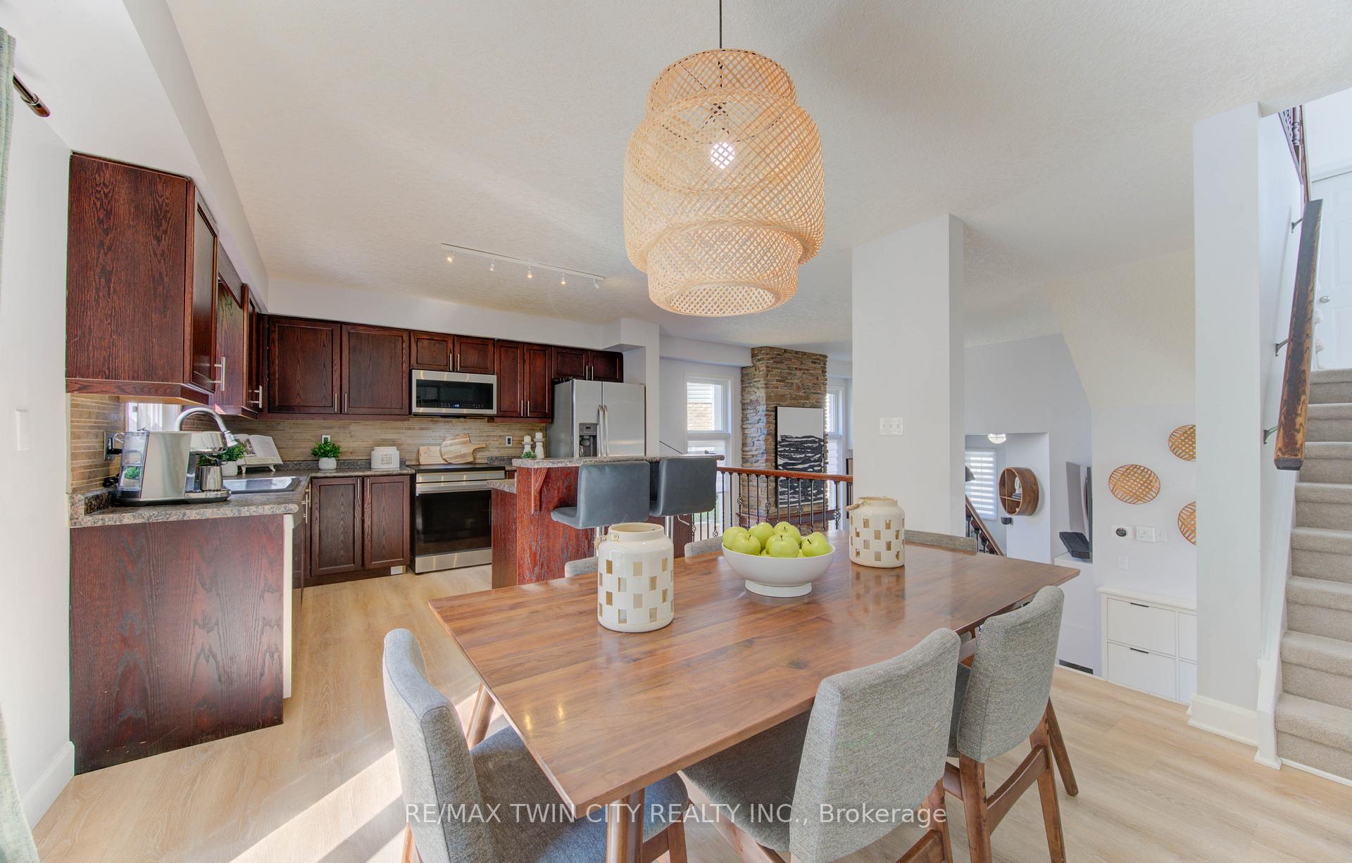 Photo 15 of 224 Sunny Meadow Court, Kitchener — HOMEH