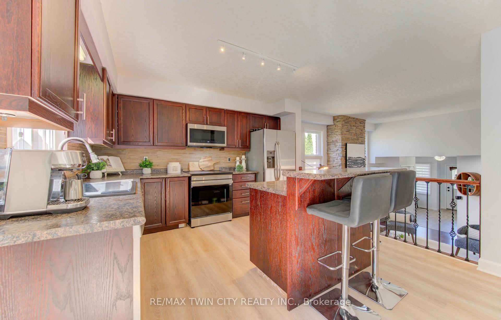 Photo 16 of 224 Sunny Meadow Court, Kitchener — HOMEH