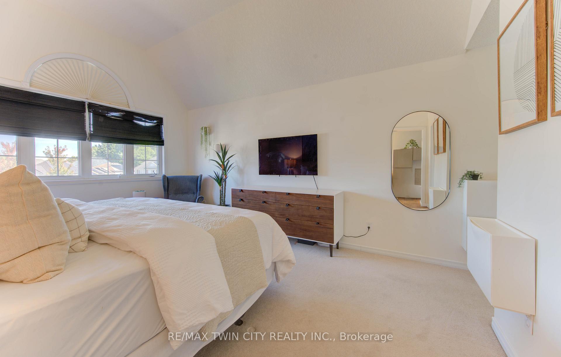 Photo 24 of 224 Sunny Meadow Court, Kitchener — HOMEH