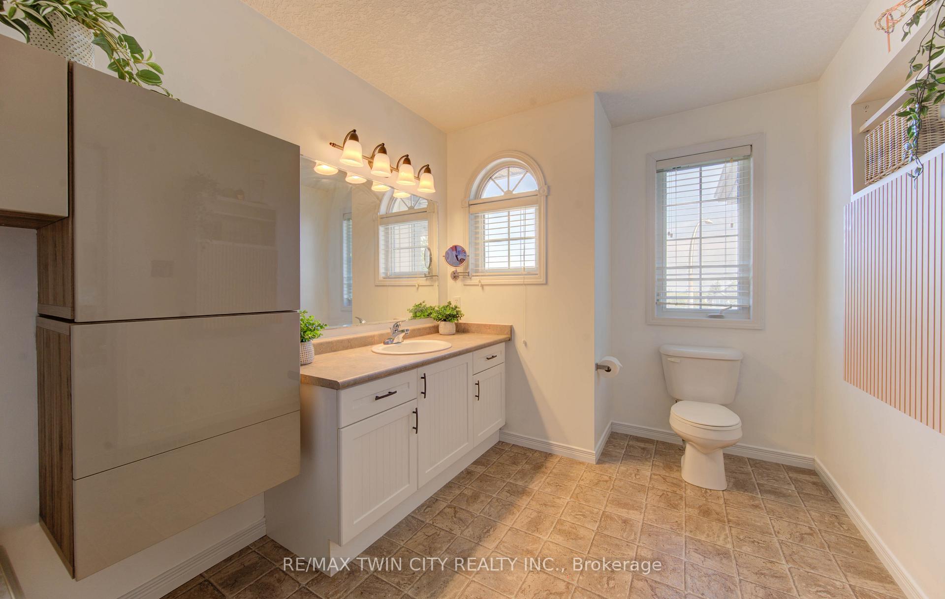 Photo 27 of 224 Sunny Meadow Court, Kitchener — HOMEH