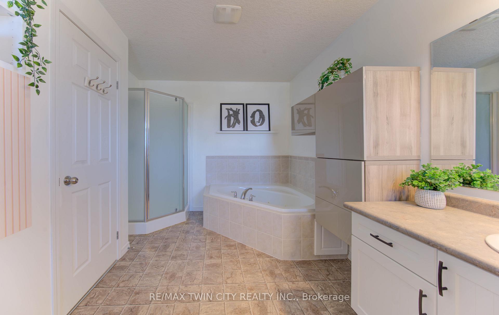 Photo 29 of 224 Sunny Meadow Court, Kitchener — HOMEH