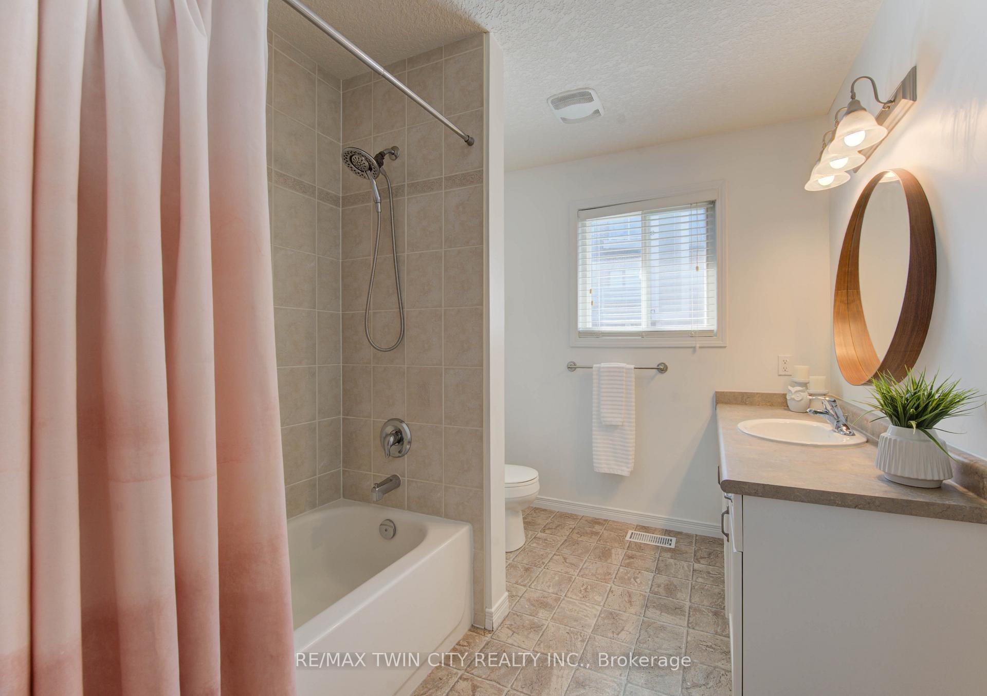 Photo 32 of 224 Sunny Meadow Court, Kitchener — HOMEH