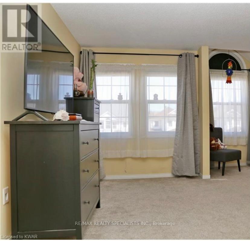Photo 12 of 116 Veronica Drive, Kitchener — HOMEH