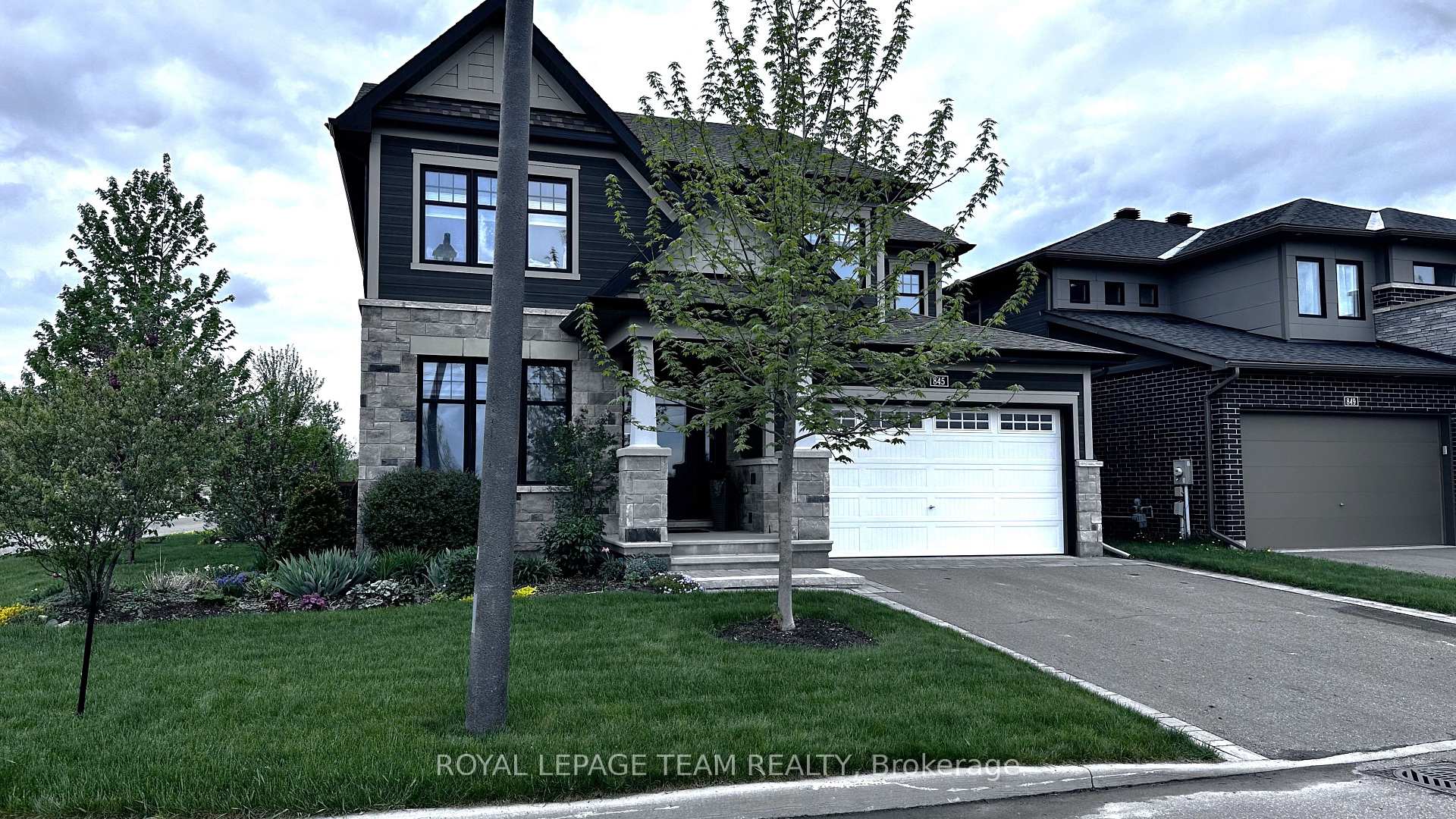Front of 845 Percival Crescent