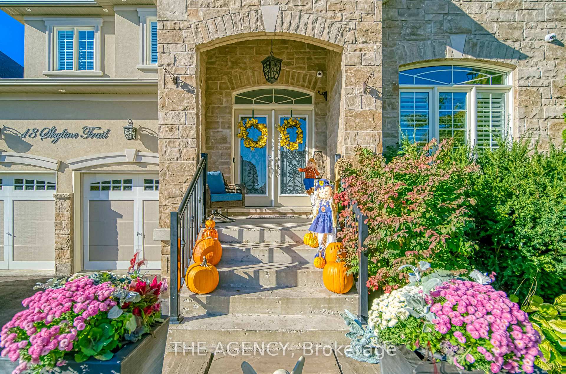 Photo 3 of 18 Skyline Trail, King, Nobleton — HOMEH