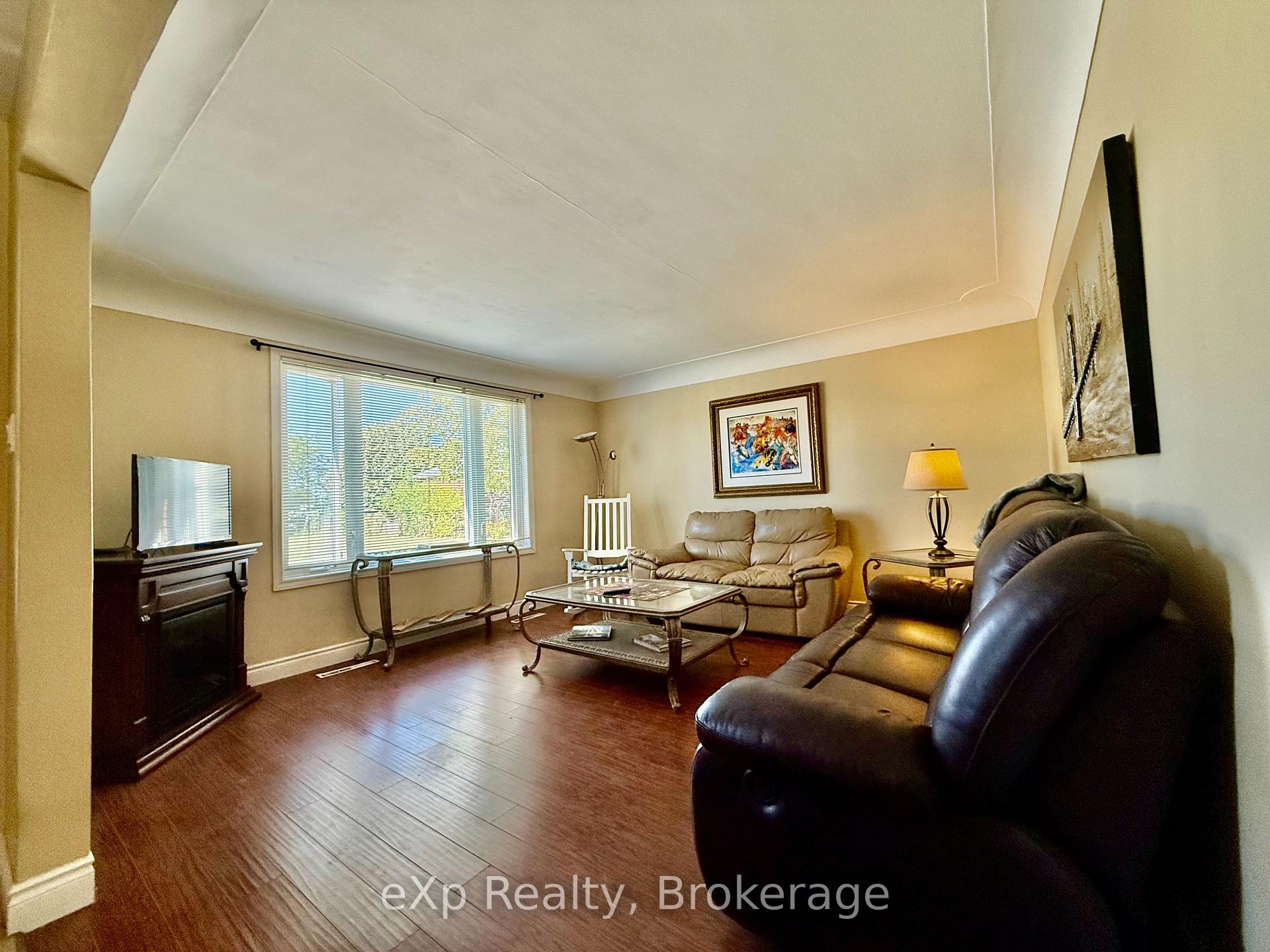 Photo 5 of 152 Kehl Street, Kitchener — HOMEH