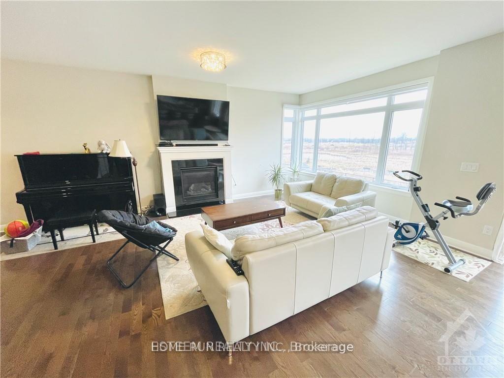 Photo 5 of 126 Escarpment Crescent, Ottawa, Kanata - Kanata Lakes/Heritage Hills — HOMEH