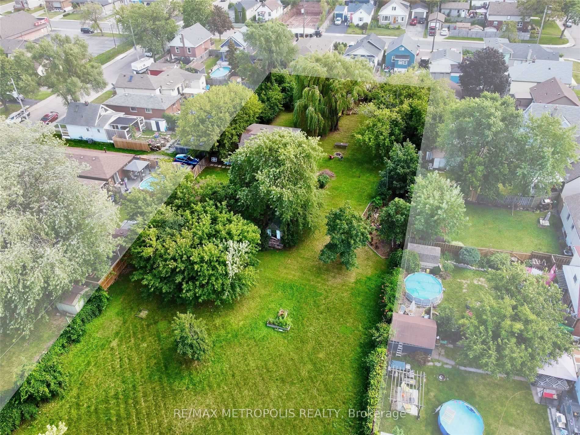 Photo 2 of 719 Knox Avenue, Hamilton, Parkview — HOMEH