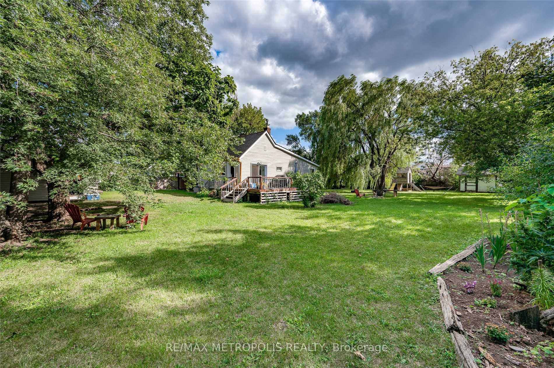 Photo 3 of 719 Knox Avenue, Hamilton, Parkview — HOMEH