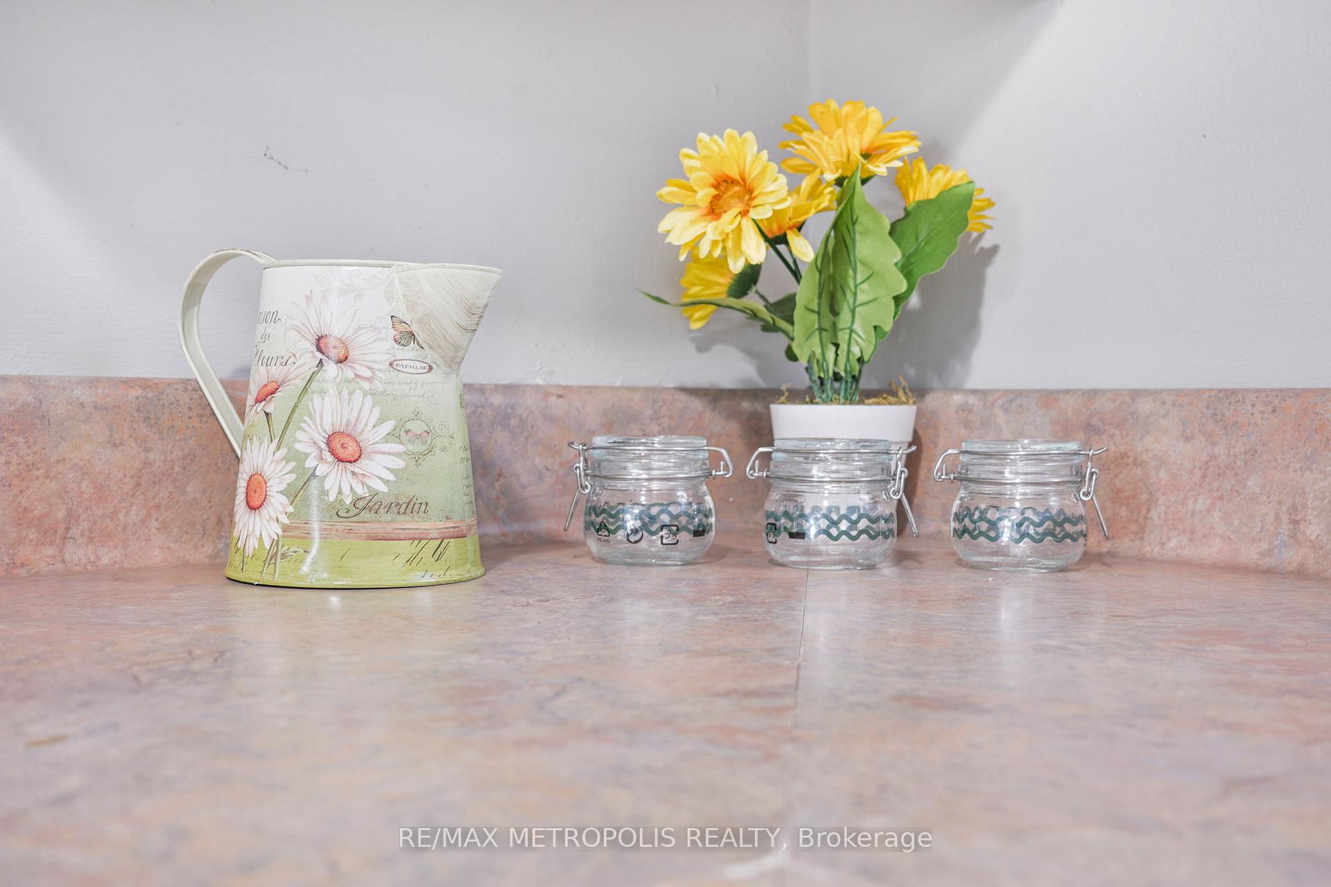 Photo 14 of 719 Knox Avenue, Hamilton, Parkview — HOMEH
