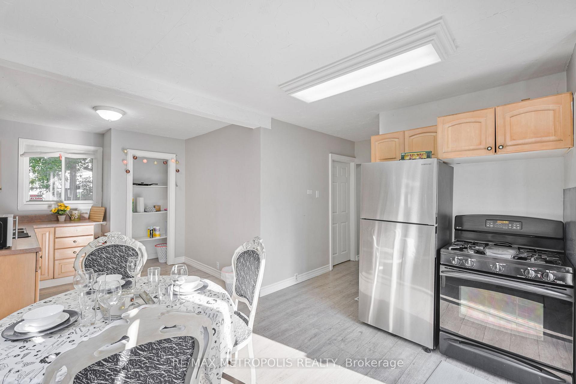 Photo 17 of 719 Knox Avenue, Hamilton, Parkview — HOMEH