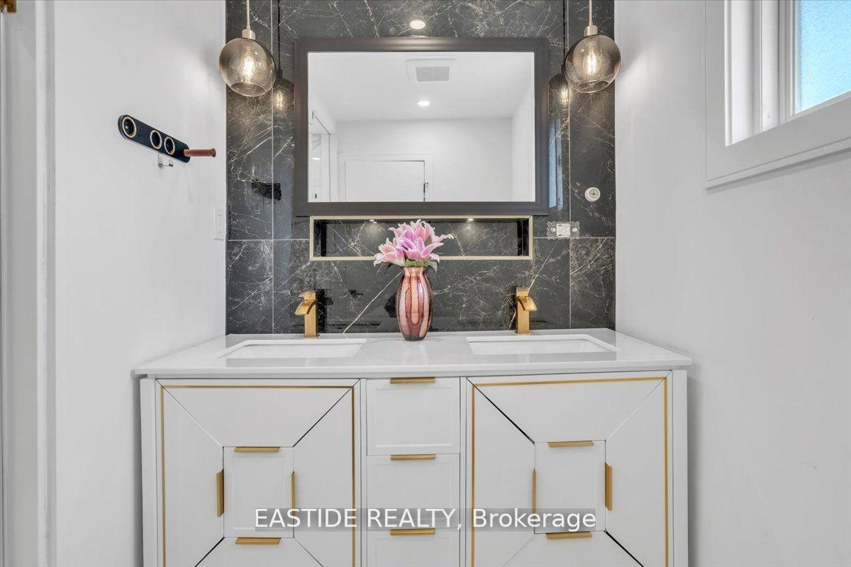 Photo 19 of 80 Sprucewood Drive, Markham, Thornhill — HOMEH