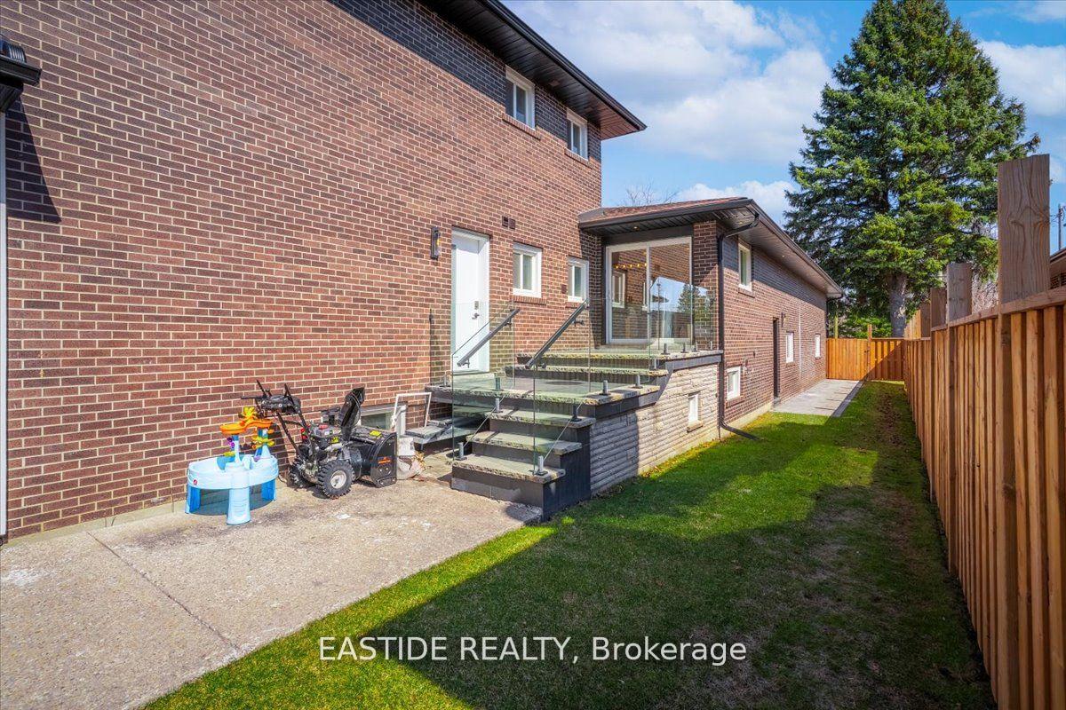Photo 34 of 80 Sprucewood Drive, Markham, Thornhill — HOMEH