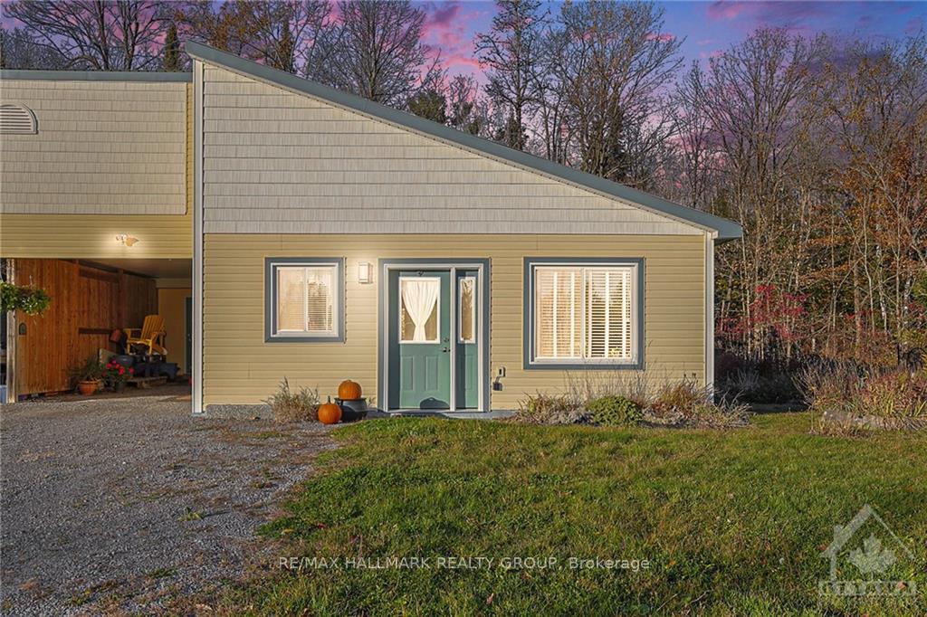 Photo 2 of 896 Flat Rapids Road, McNab/Braeside, Mcnab/Braeside Twps — HOMEH