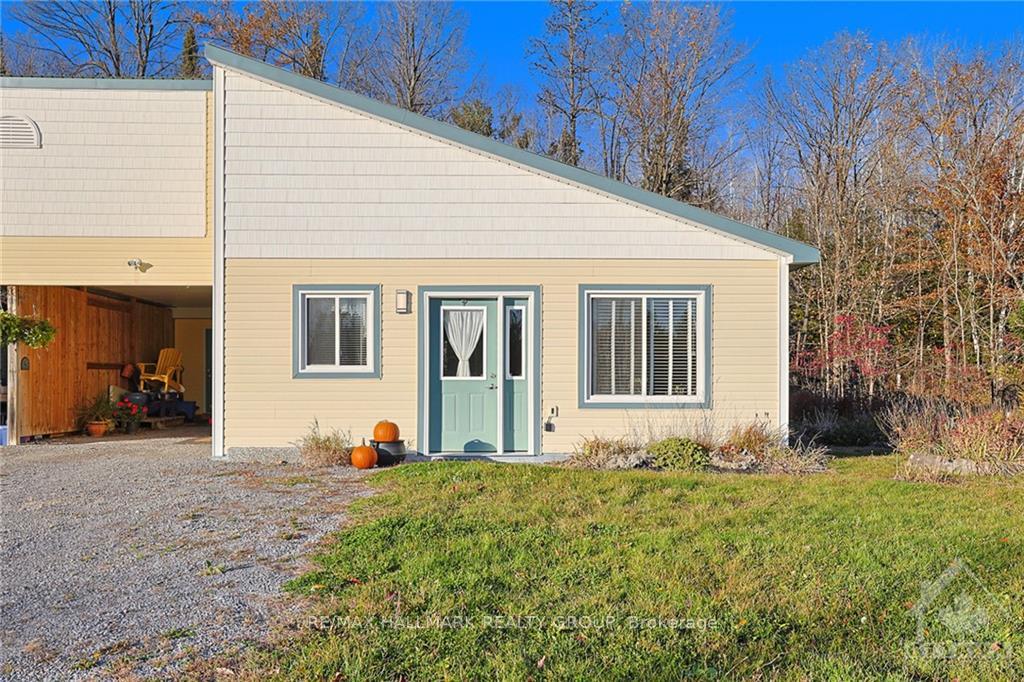 Photo 3 of 896 Flat Rapids Road, McNab/Braeside, Mcnab/Braeside Twps — HOMEH