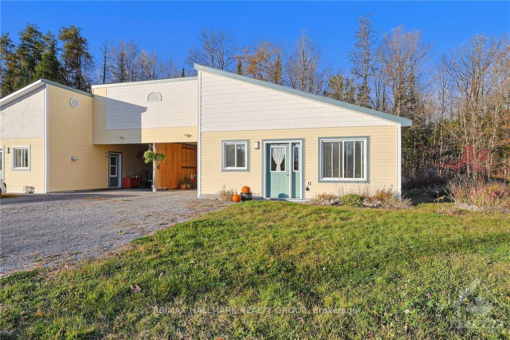 Photo 4 of 896 Flat Rapids Road, McNab/Braeside, Mcnab/Braeside Twps — HOMEH
