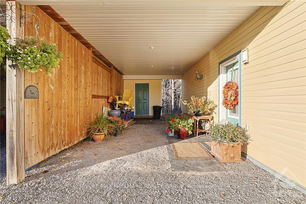 Photo 6 of 896 Flat Rapids Road, McNab/Braeside, Mcnab/Braeside Twps — HOMEH