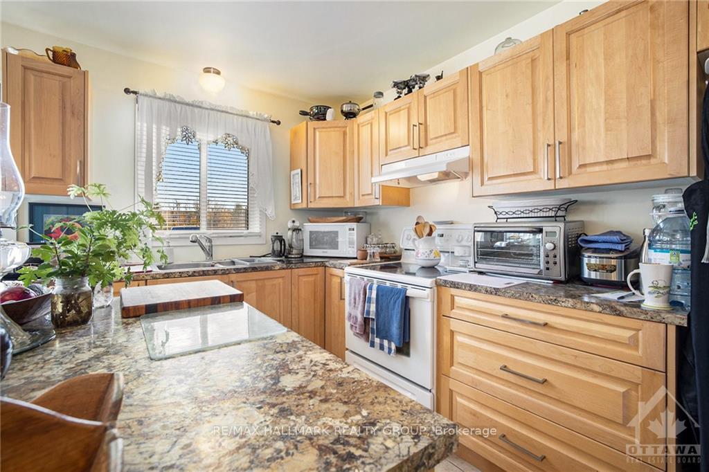 Photo 13 of 896 Flat Rapids Road, McNab/Braeside, Mcnab/Braeside Twps — HOMEH