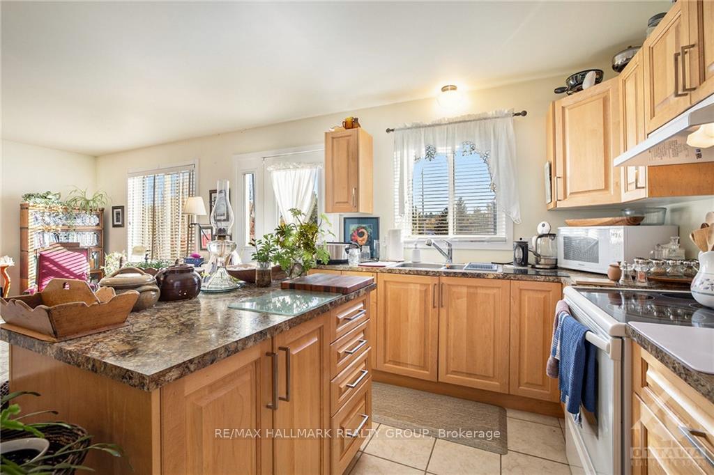 Photo 14 of 896 Flat Rapids Road, McNab/Braeside, Mcnab/Braeside Twps — HOMEH