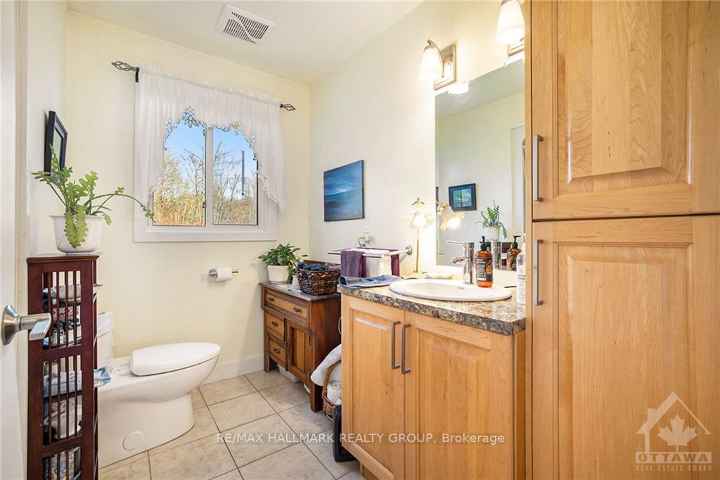 Photo 21 of 896 Flat Rapids Road, McNab/Braeside, Mcnab/Braeside Twps — HOMEH