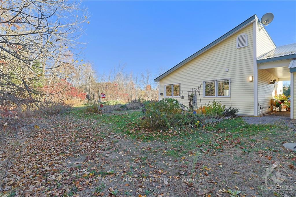 Photo 22 of 896 Flat Rapids Road, McNab/Braeside, Mcnab/Braeside Twps — HOMEH