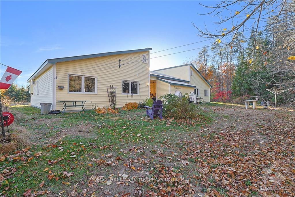 Photo 23 of 896 Flat Rapids Road, McNab/Braeside, Mcnab/Braeside Twps — HOMEH