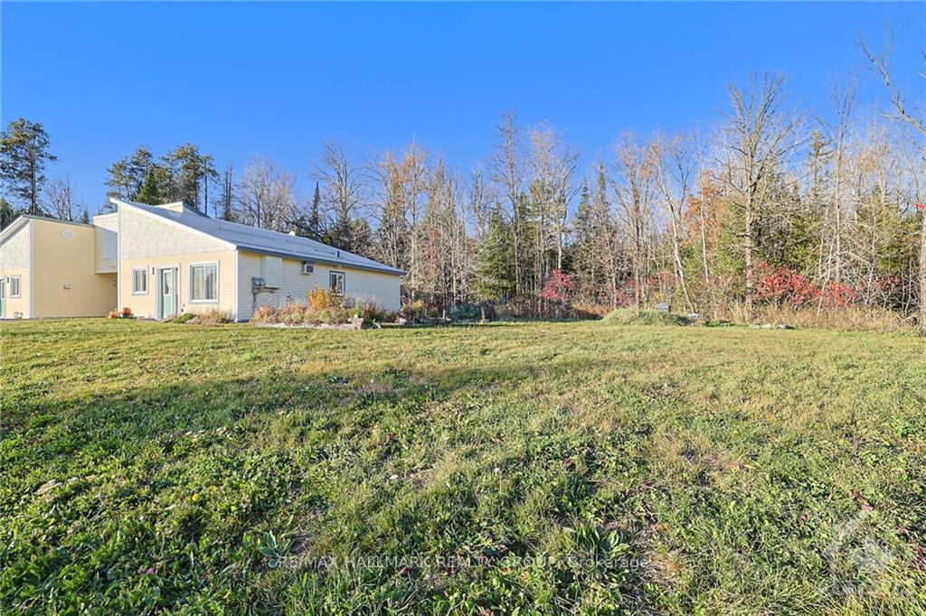 Photo 25 of 896 Flat Rapids Road, McNab/Braeside, Mcnab/Braeside Twps — HOMEH