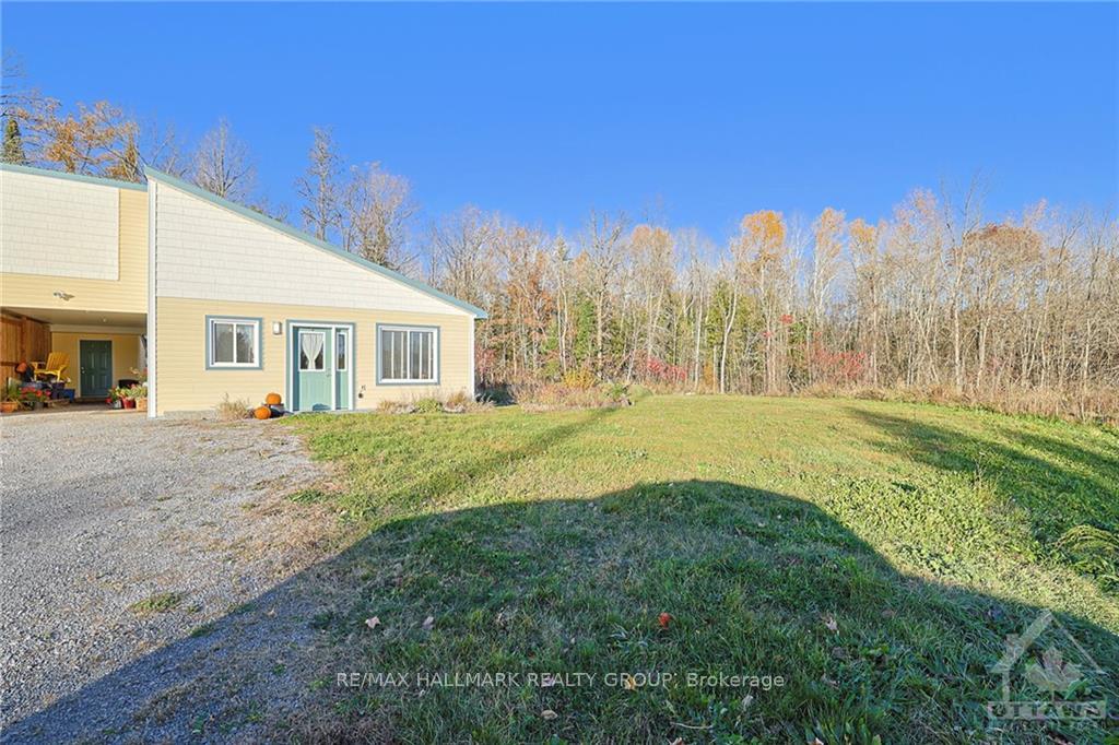 Photo 26 of 896 Flat Rapids Road, McNab/Braeside, Mcnab/Braeside Twps — HOMEH