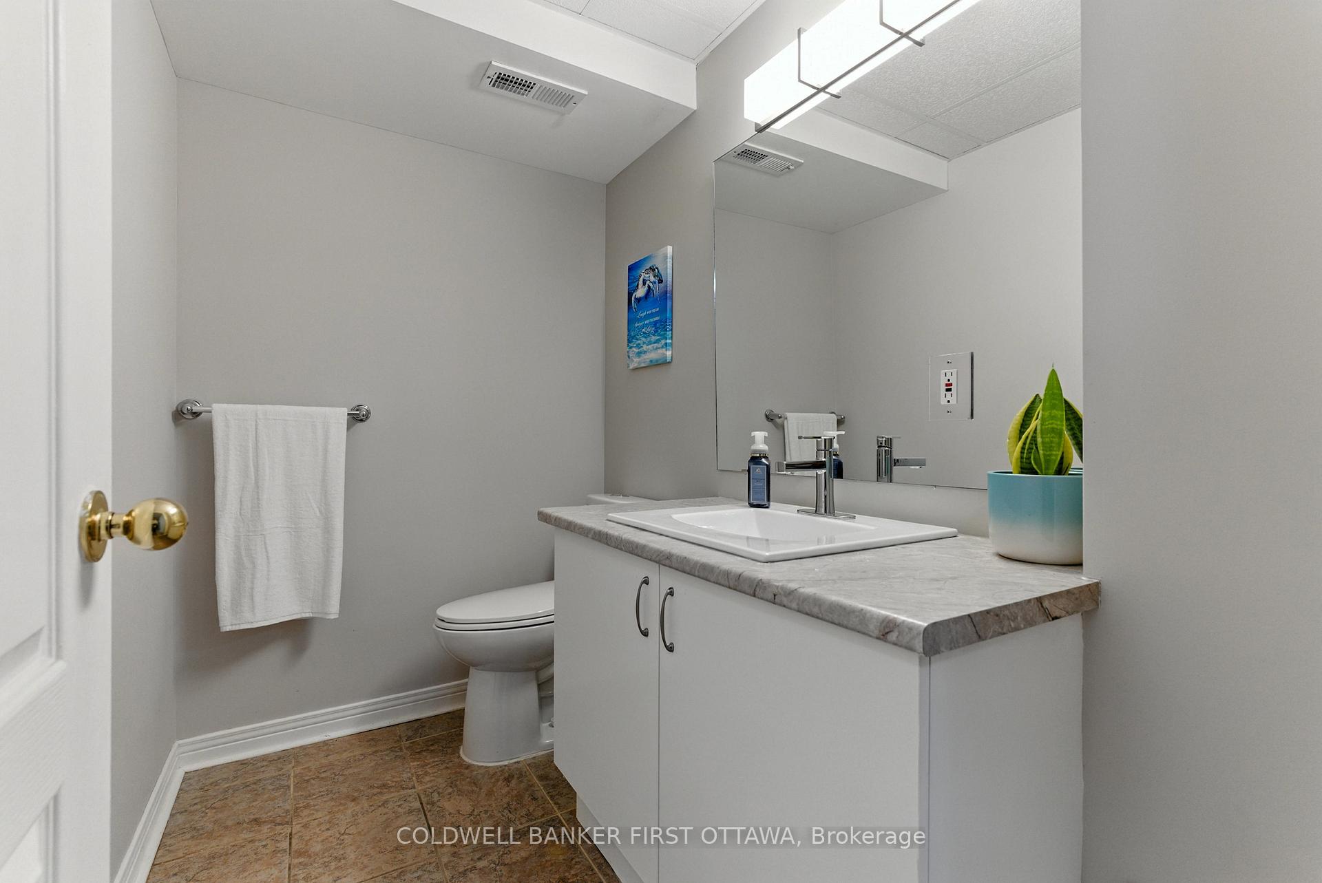 Photo 2 of 9 Kluane Ridge, Ottawa, Kanata - Bridlewood — HOMEH