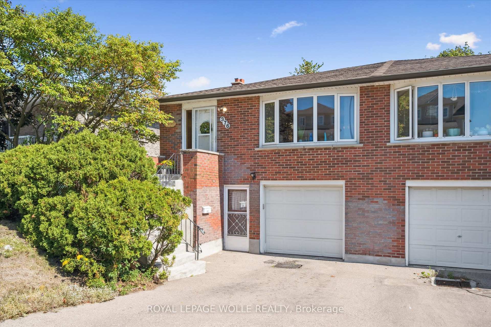 Photo 2 of 376 Westwood Drive, Kitchener — HOMEH