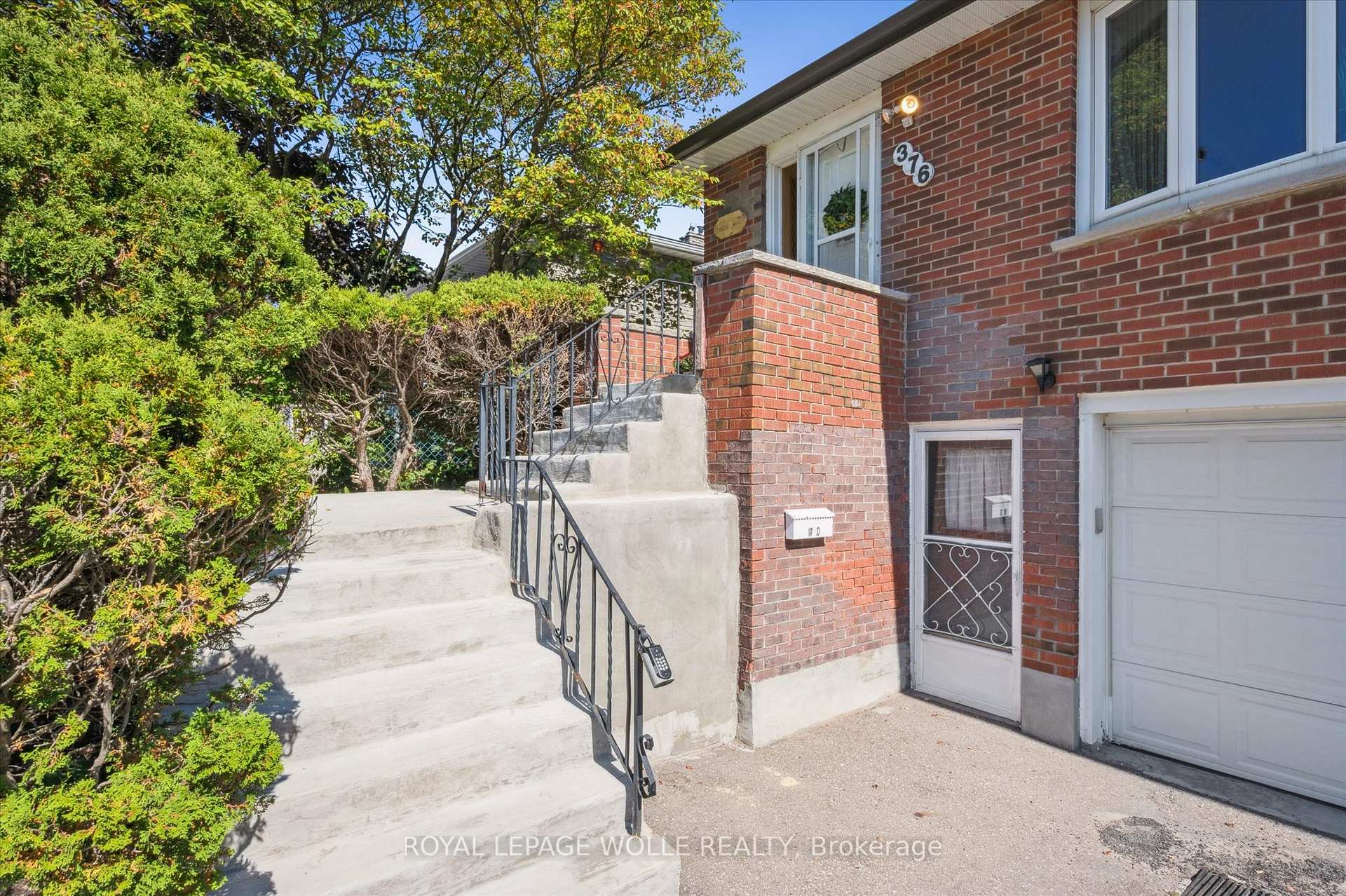 Photo 3 of 376 Westwood Drive, Kitchener — HOMEH