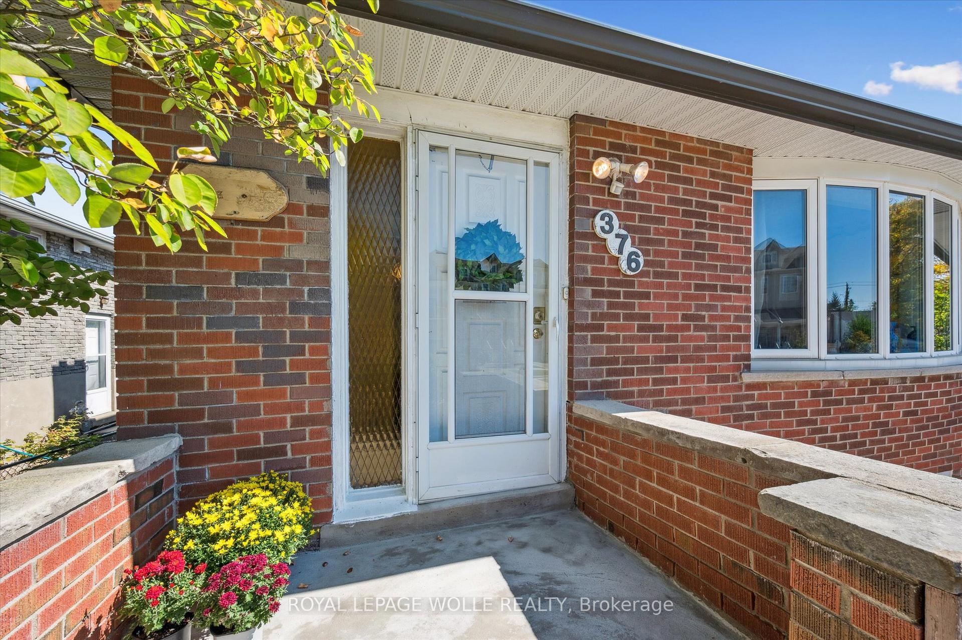 Photo 4 of 376 Westwood Drive, Kitchener — HOMEH