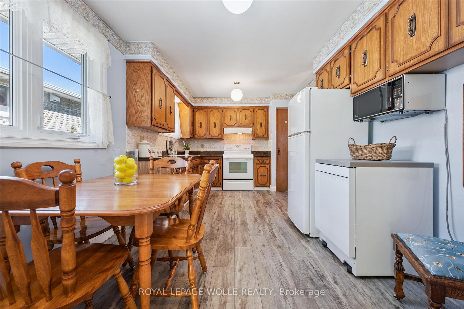 Photo 10 of 376 Westwood Drive, Kitchener — HOMEH