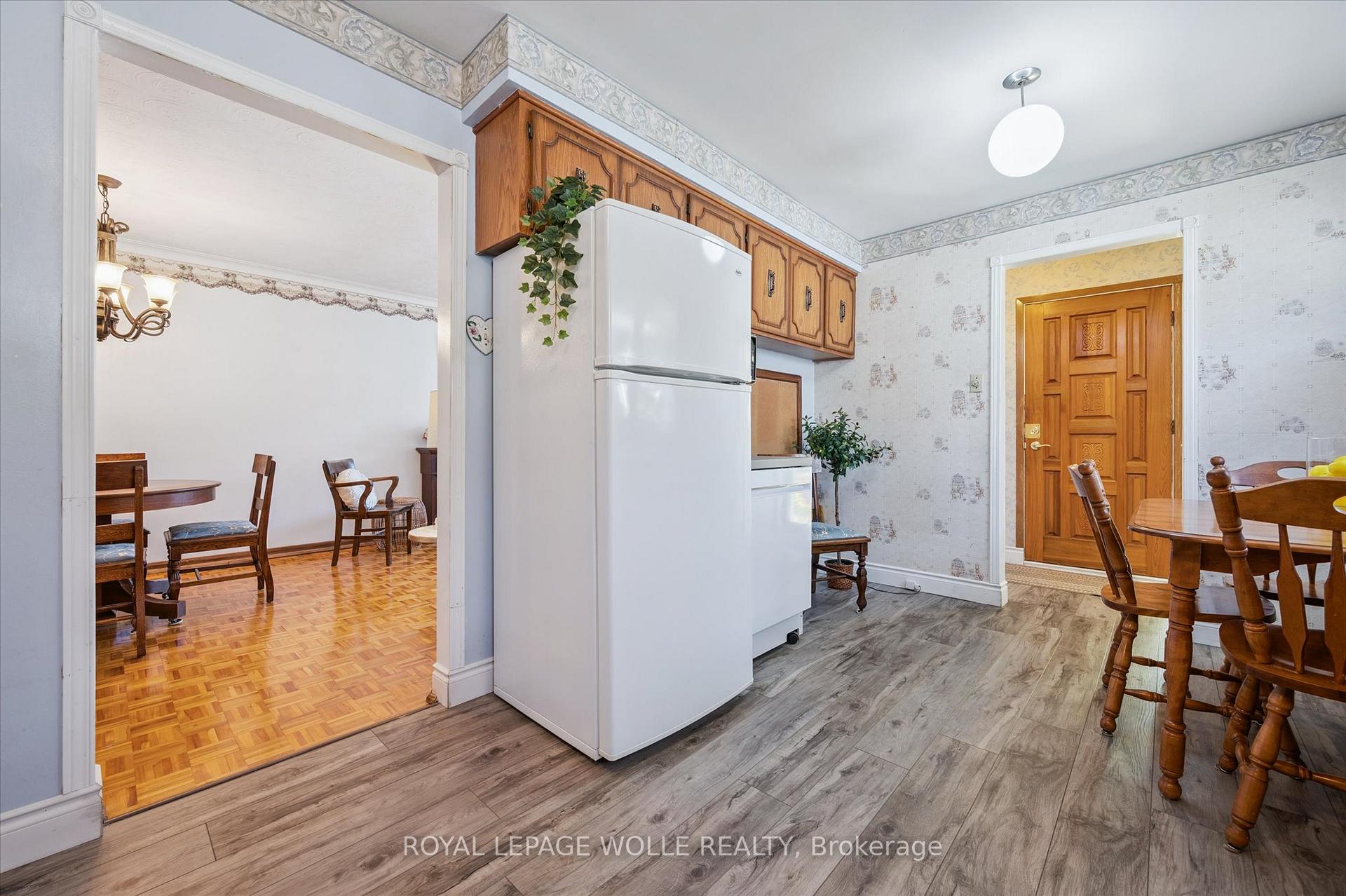 Photo 12 of 376 Westwood Drive, Kitchener — HOMEH