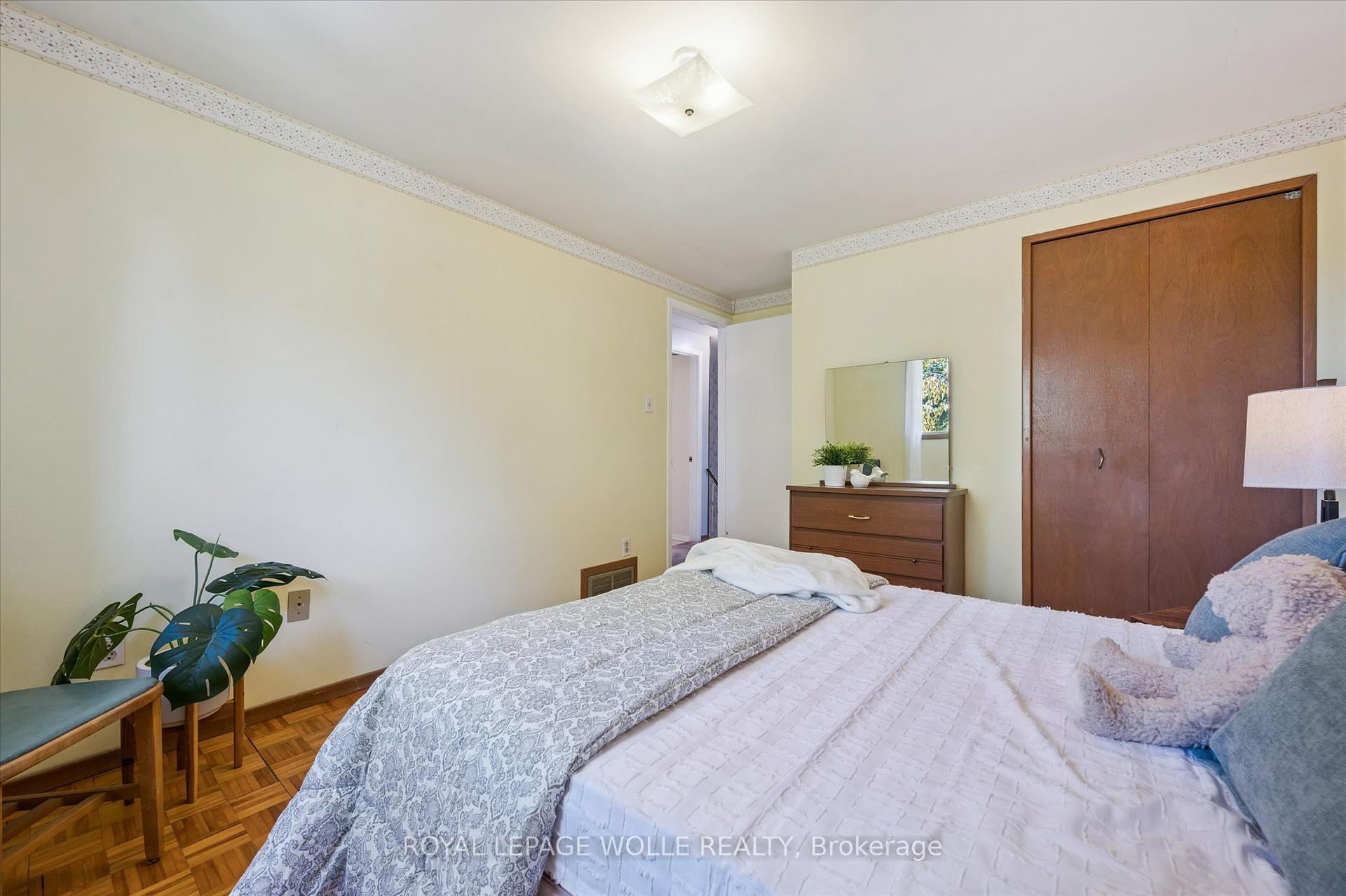 Photo 16 of 376 Westwood Drive, Kitchener — HOMEH