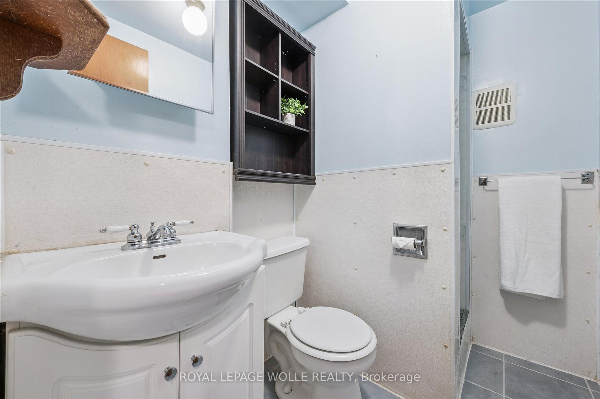 Photo 24 of 376 Westwood Drive, Kitchener — HOMEH
