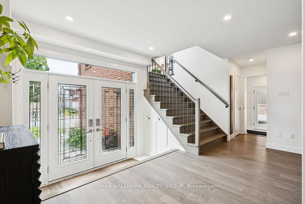 Photo 2 of 26 Collingwood Crescent, Ottawa, Kanata - Morgan's Grant/South March — HOMEH