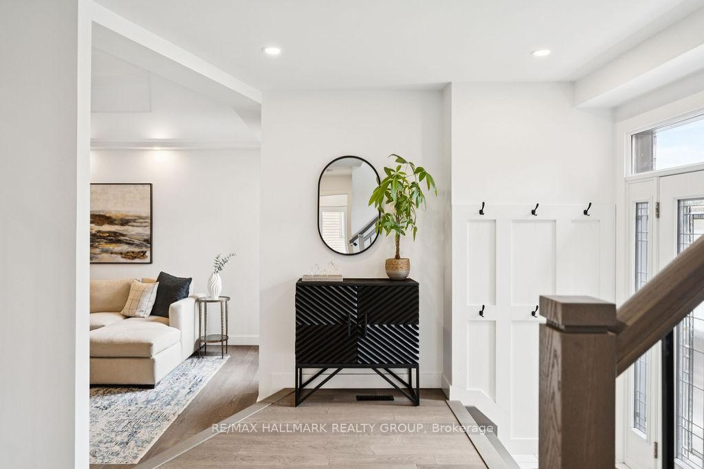Photo 3 of 26 Collingwood Crescent, Ottawa, Kanata - Morgan's Grant/South March — HOMEH