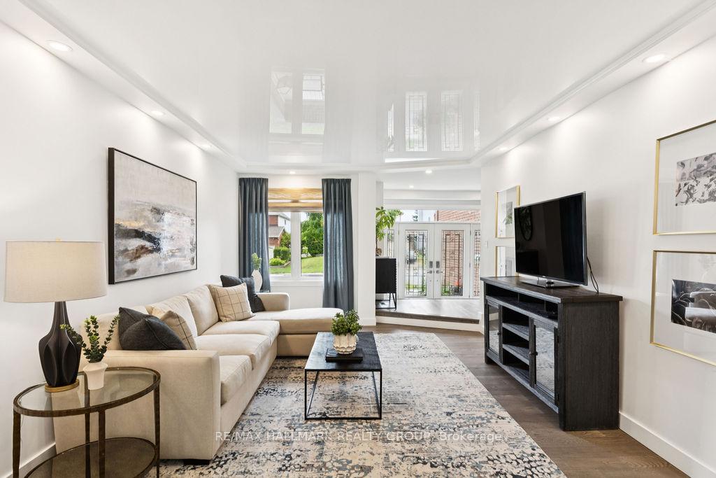 Photo 4 of 26 Collingwood Crescent, Ottawa, Kanata - Morgan's Grant/South March — HOMEH