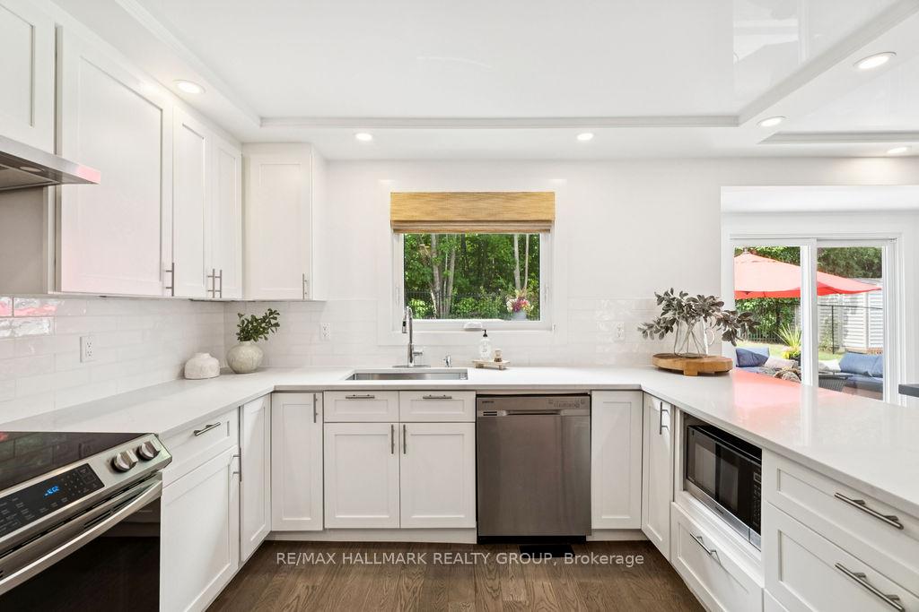 Photo 14 of 26 Collingwood Crescent, Ottawa, Kanata - Morgan's Grant/South March — HOMEH