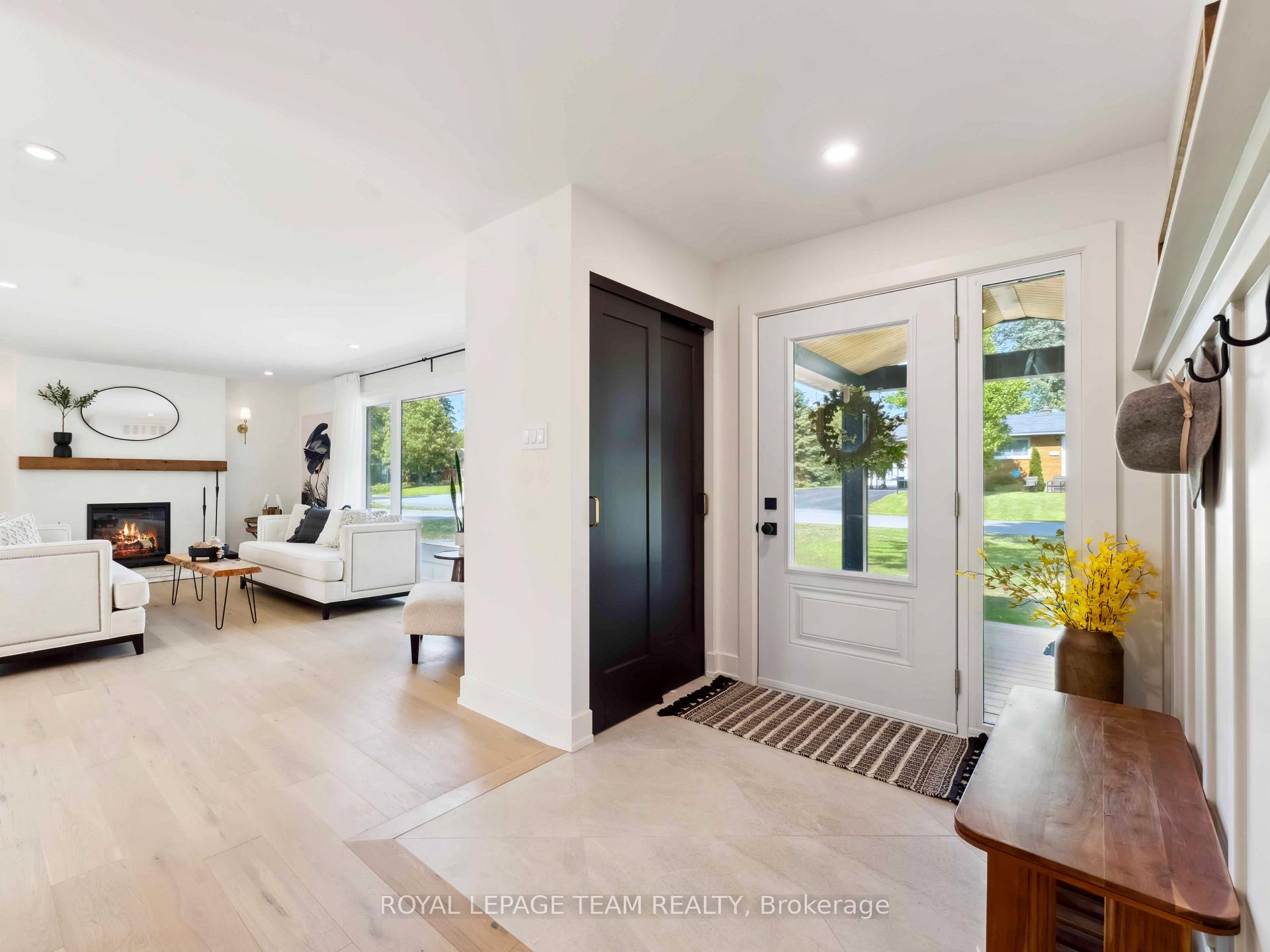 Photo 3 of 5282 Hillcrest Drive, Ottawa, Manotick Long Island & Nicholls Island — HOMEH