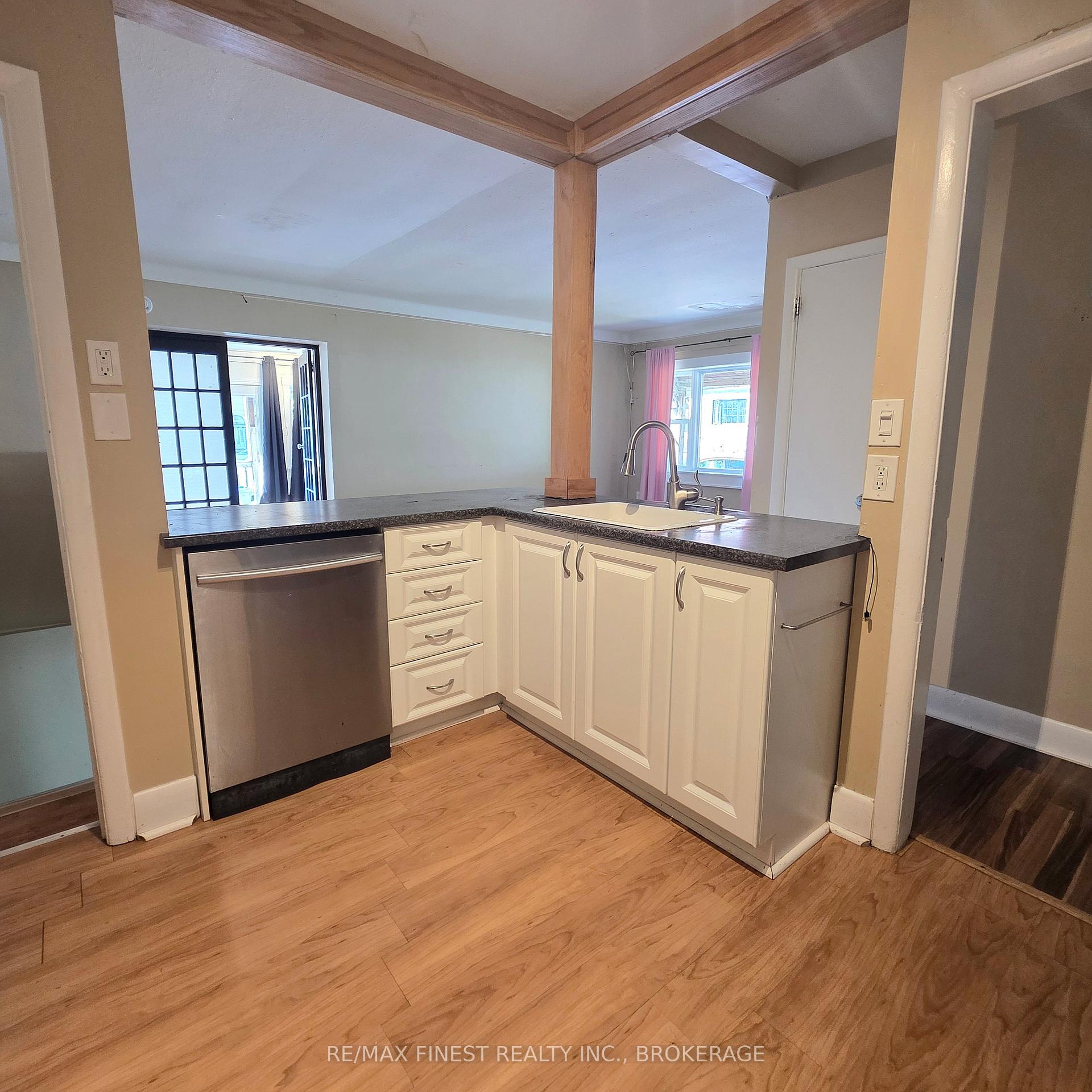Photo 11 of 606 Brock Street, Kingston, Central City East — HOMEH