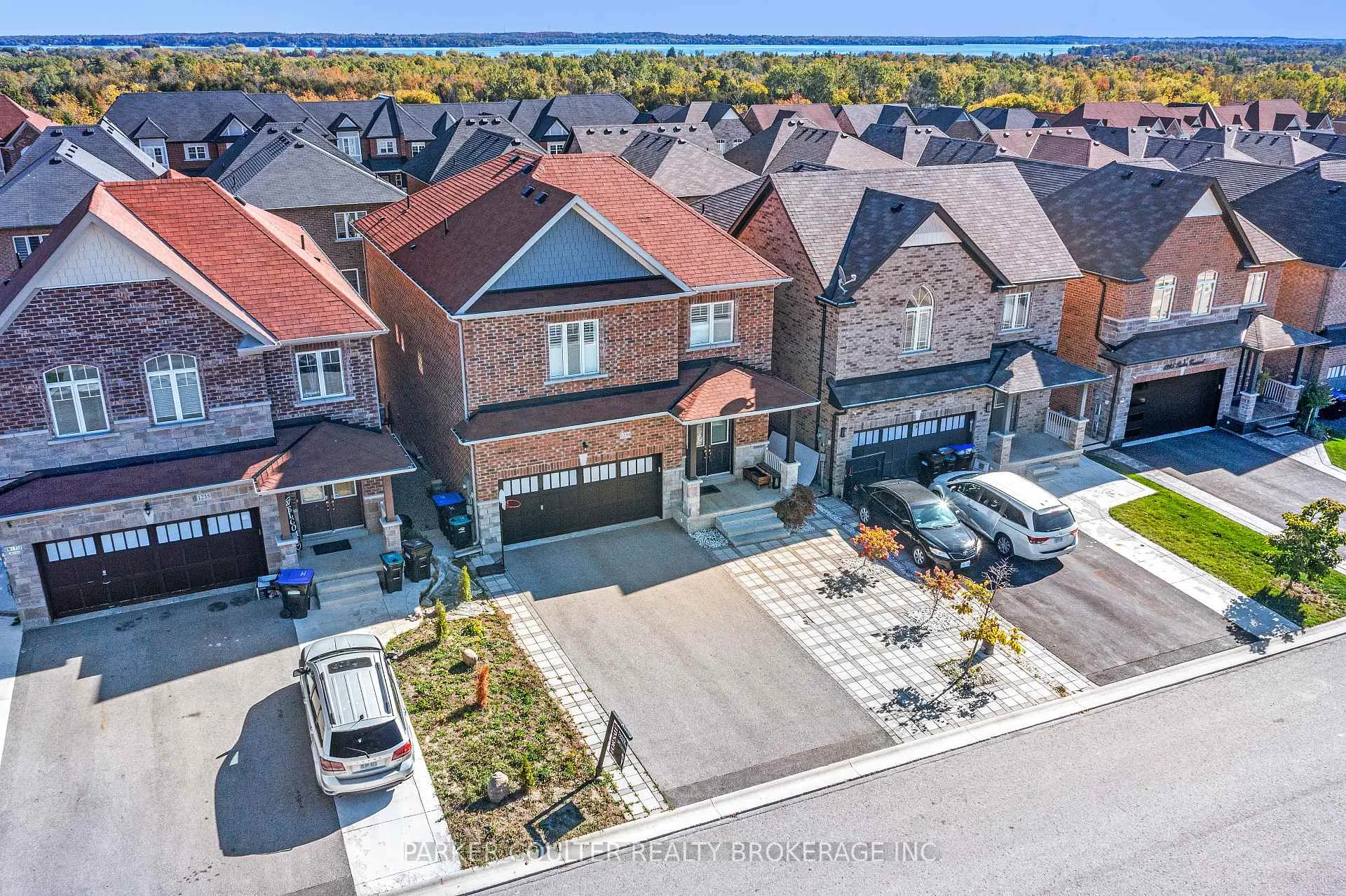 Front of 1239 Peelar Crescent