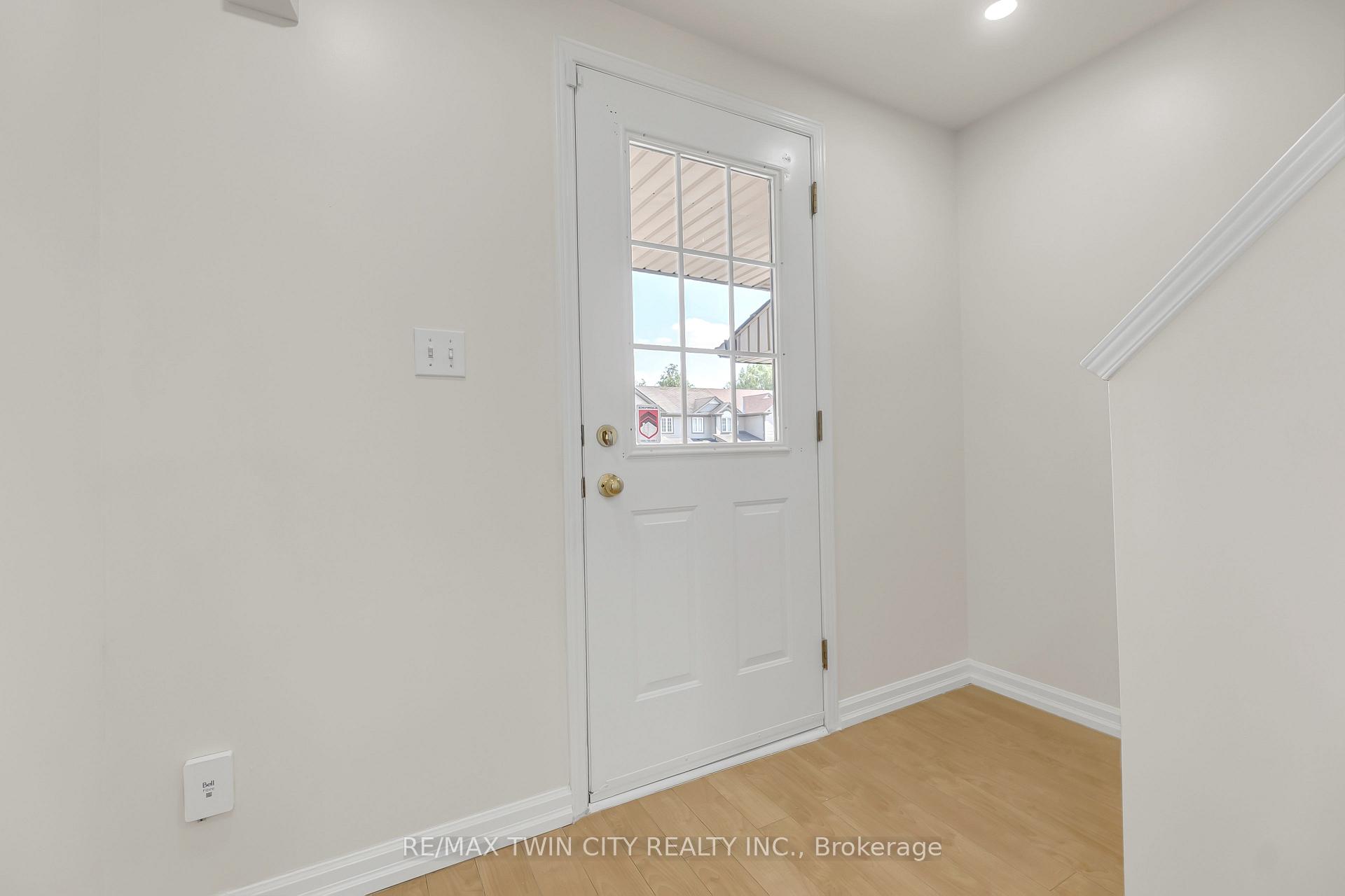 Photo 4 of 62 Foxglove Crescent, Kitchener — HOMEH