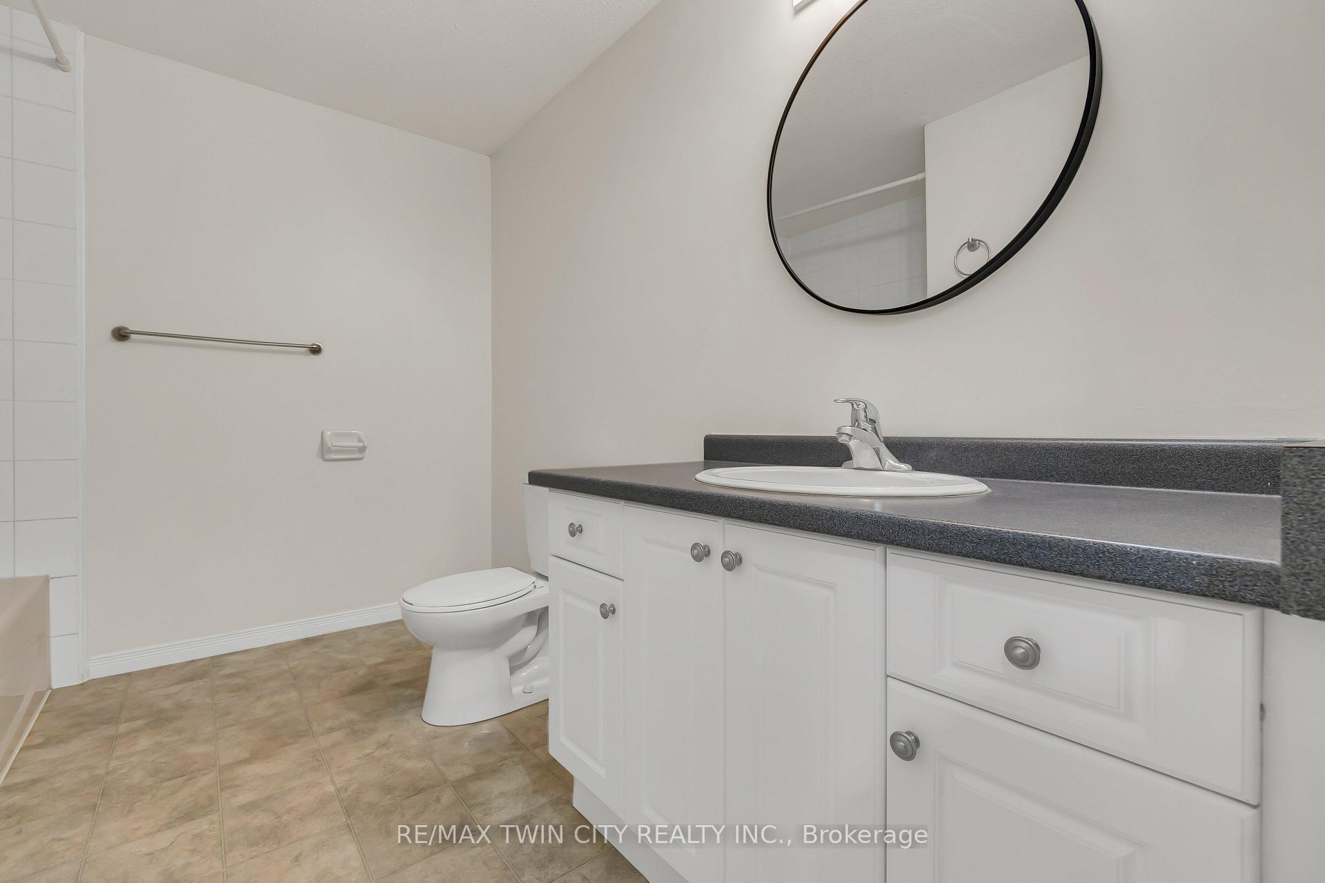 Photo 18 of 62 Foxglove Crescent, Kitchener — HOMEH