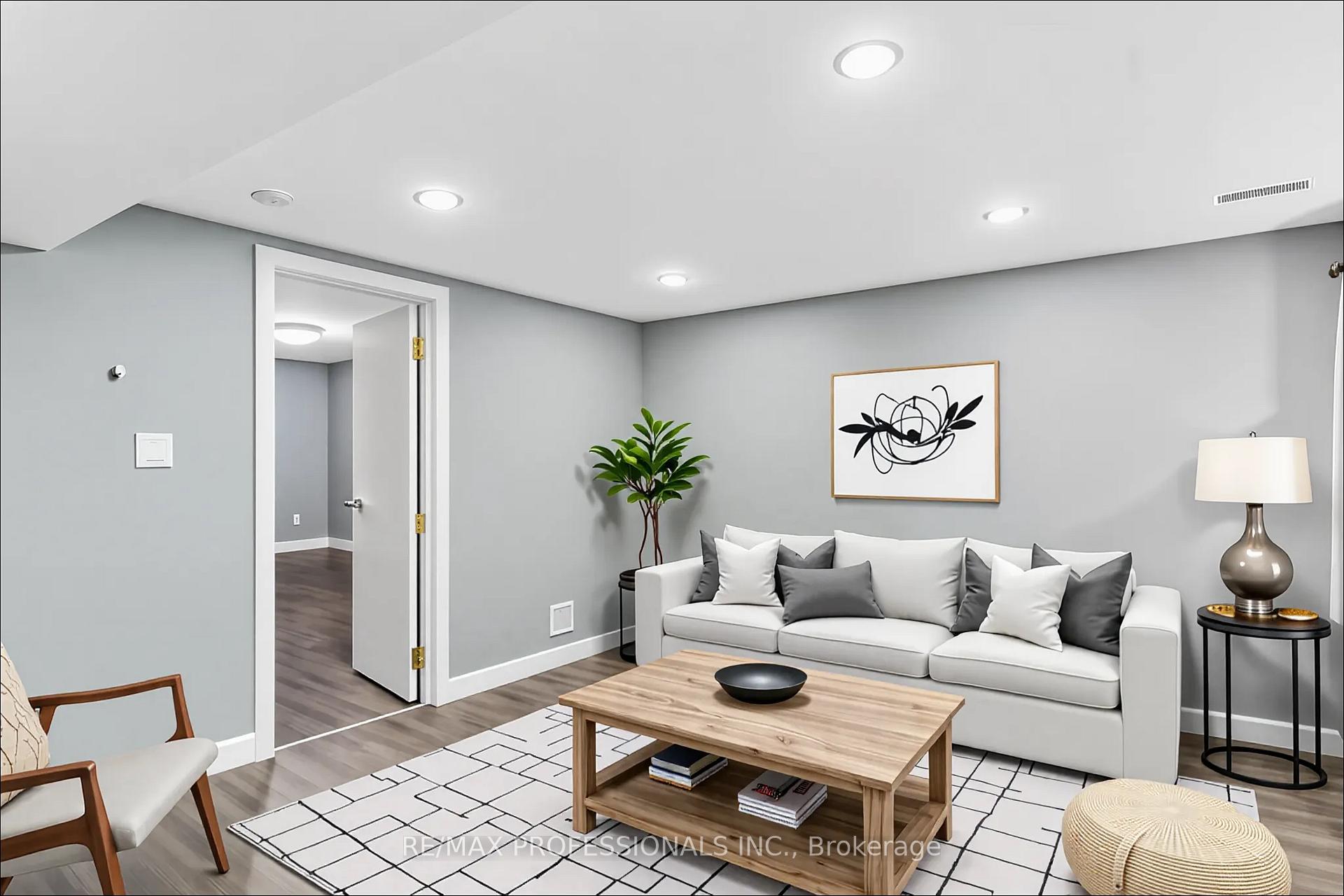 Front of Unit Lower, 49 Barwood Crescent