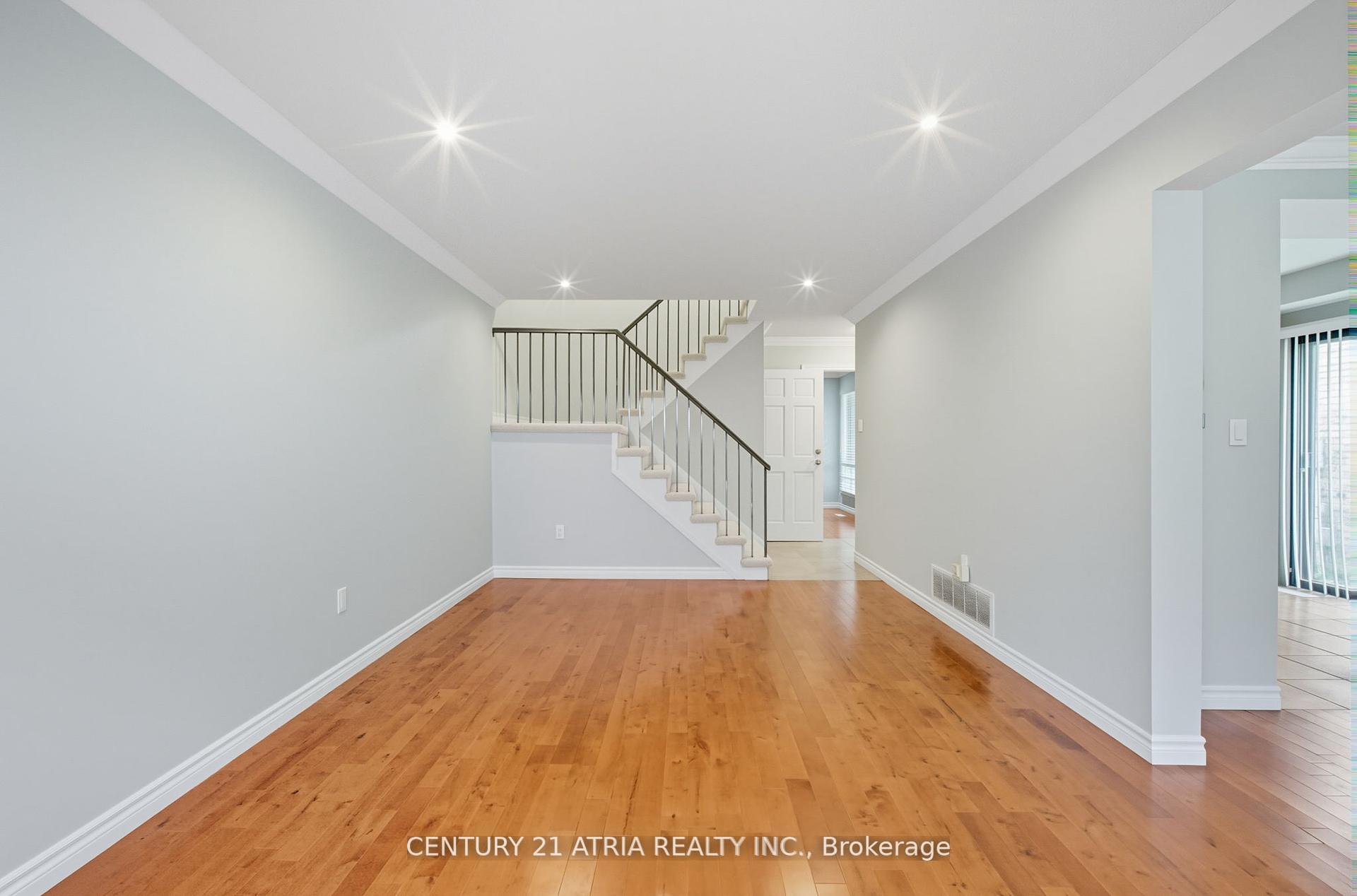 Photo 19 of 32 Fieldview Crescent, Markham, Milliken Mills West — HOMEH