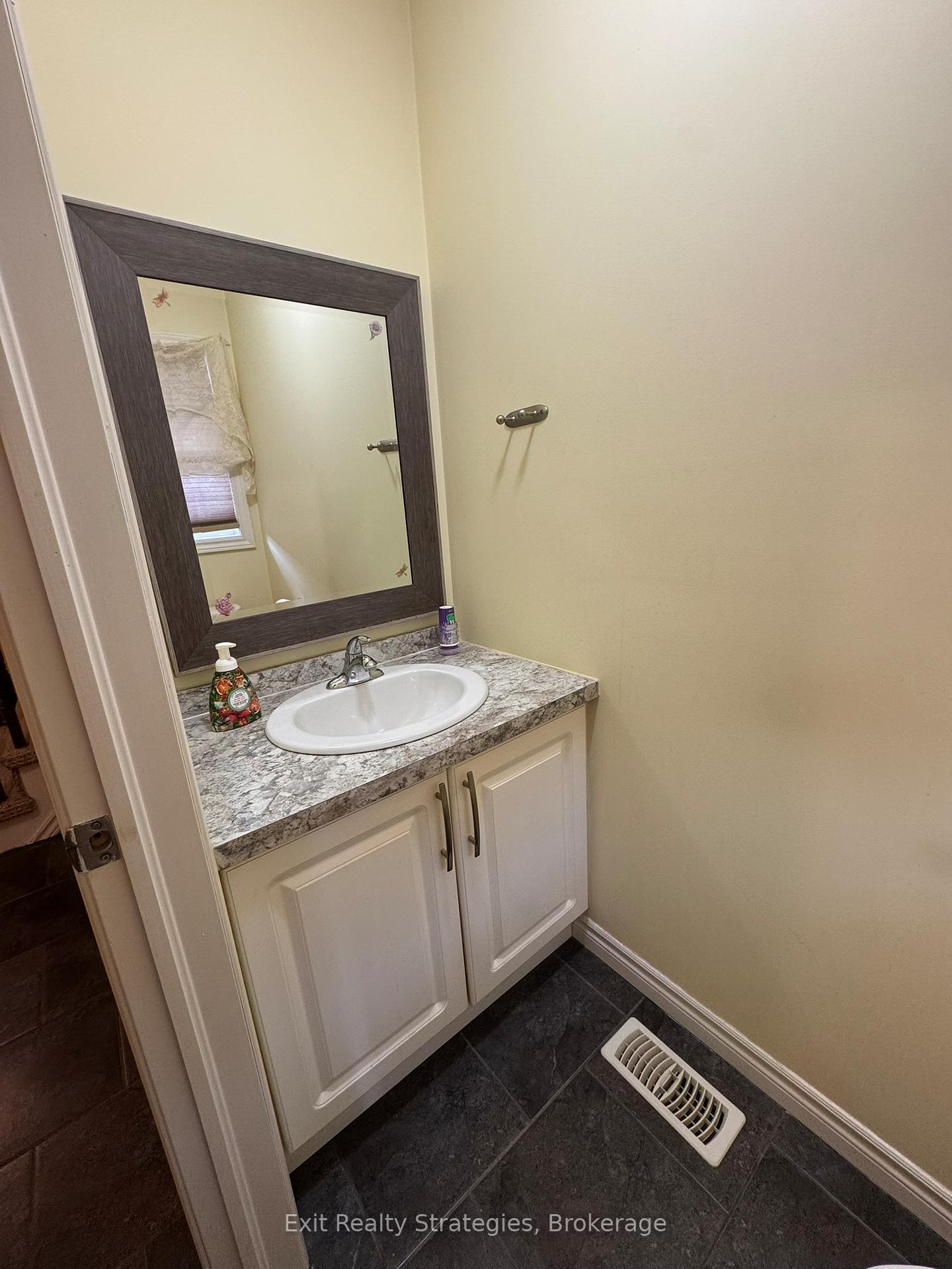 Photo 3 of Unit 8, 9 Hampton Brook Way, Hamilton, Mount Hope — HOMEH